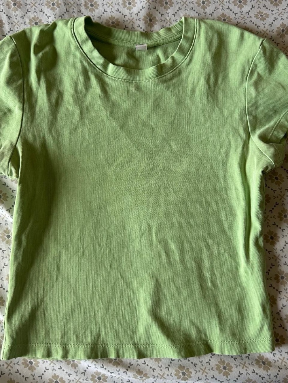 Uniqlo Short Sleeve Tee in Lime